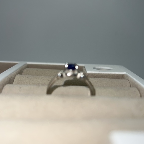 NEW Silver Ring with Sapphire CZ with beautiful detail - Picture 6 of 11